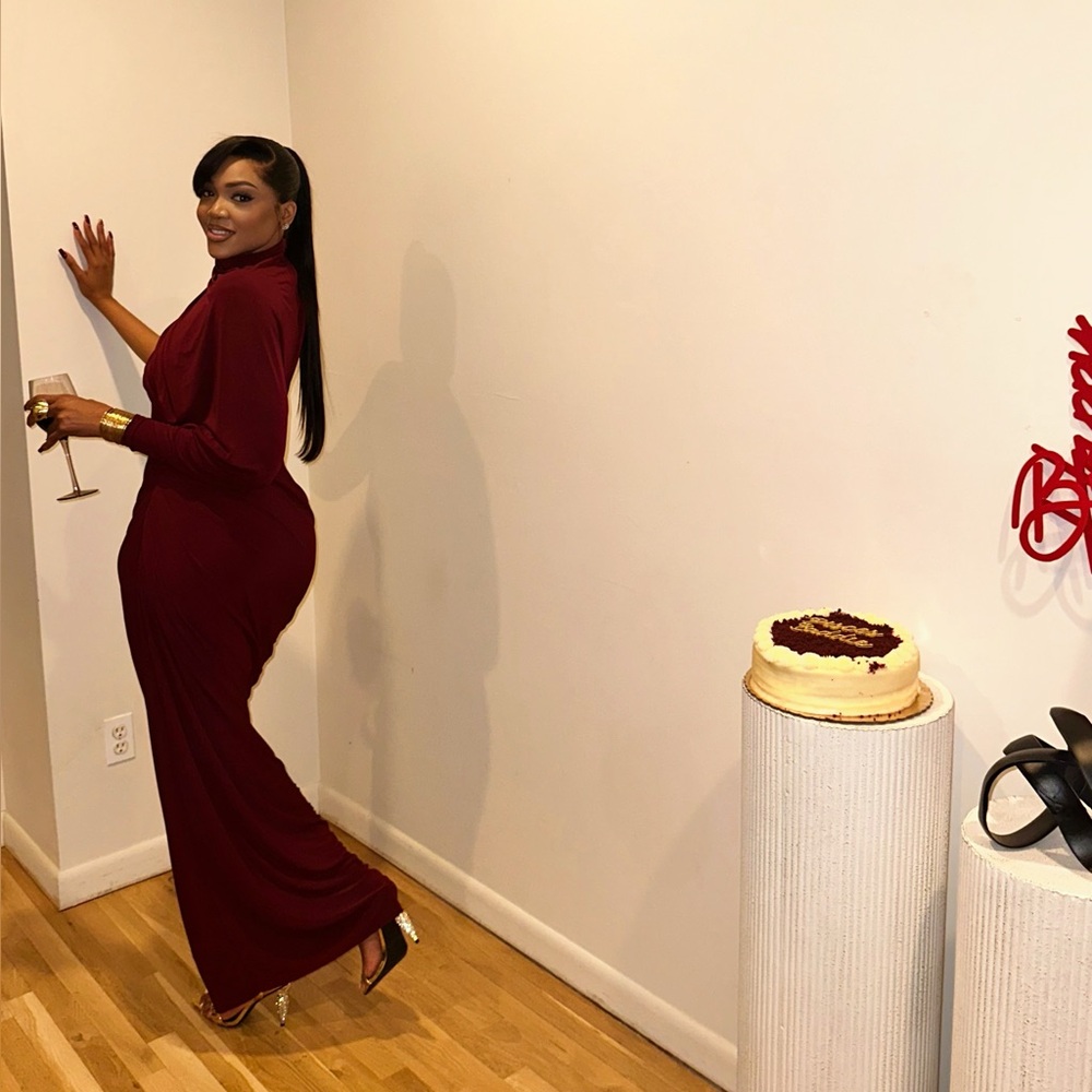 Elegant One-Shoulder Burgundy Evening Dress - Picture 7 of 7